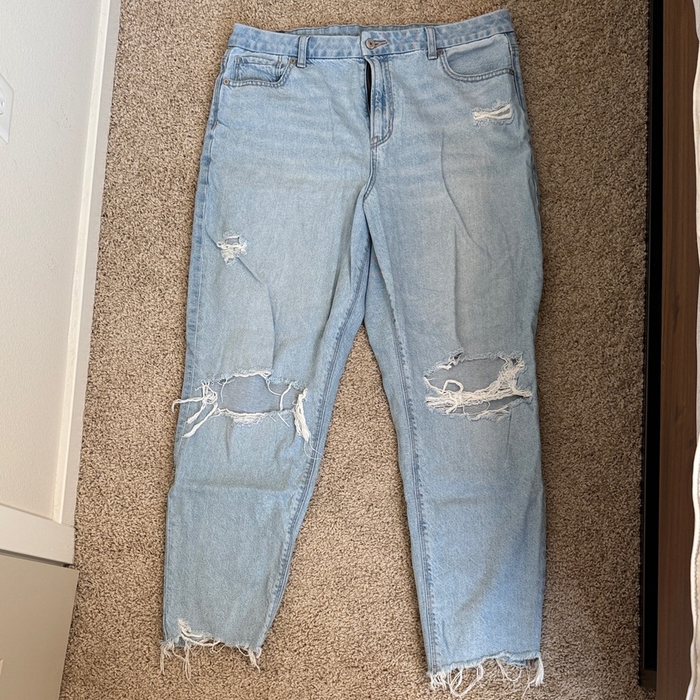 American Eagle Outfitters Light Blue Ripped mom Jeans